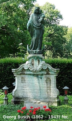 Friedenskönigin auf dem Grabmal