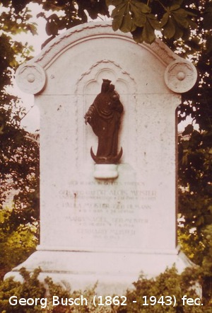 Friedenskönigin am Grabmal