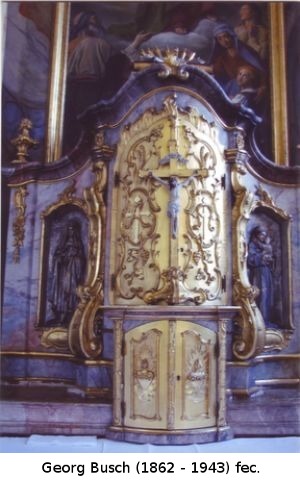 Tabernakel und Altarkreuz