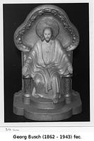 Bild von Herz-Jesu-Figur thronend