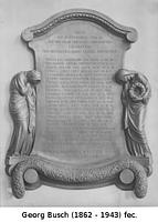 Bild von Zwei Trauernde, Gefallenentafel