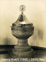 Bild von Taufstein mit Haube